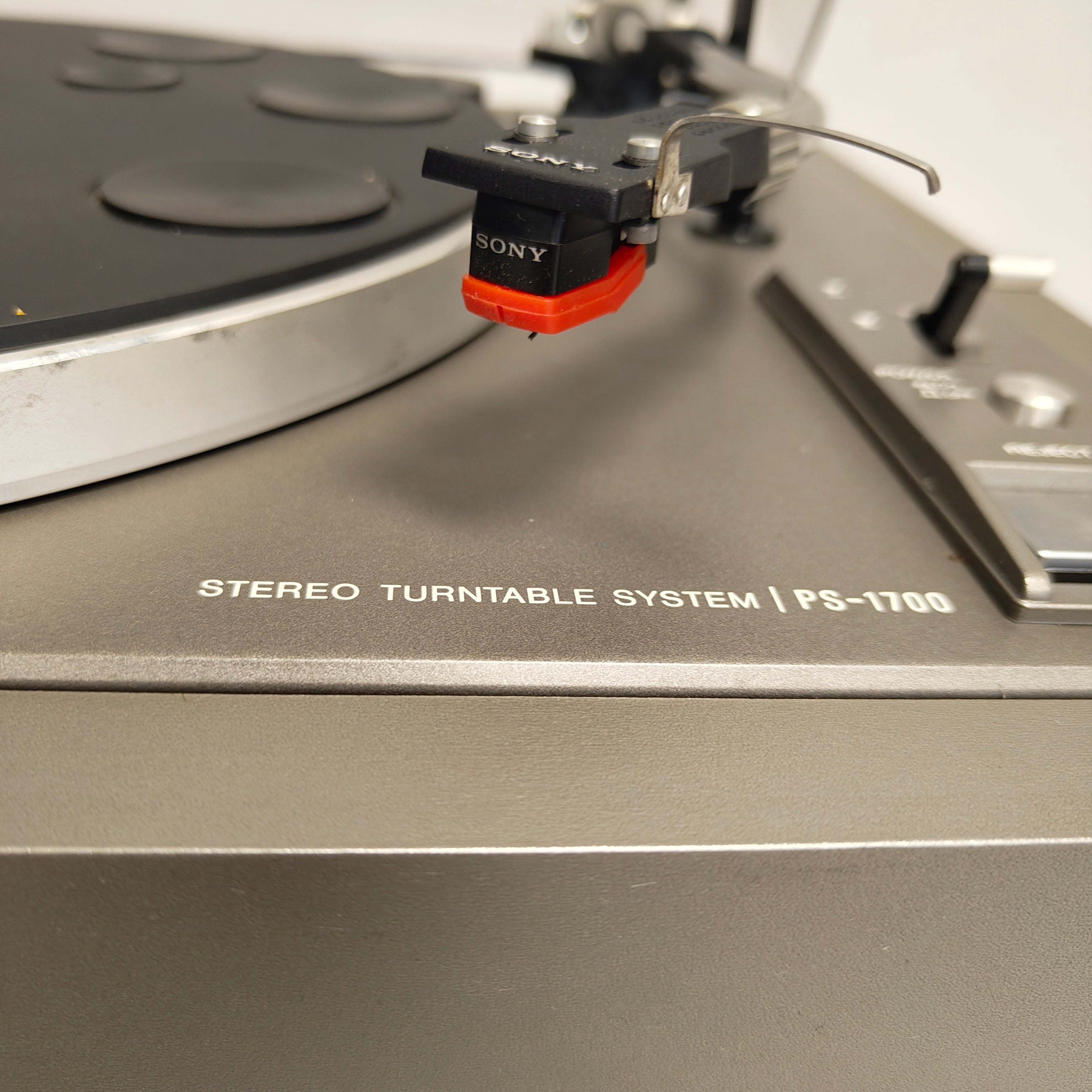 Sony PS-1700 Fully Automatic Turntable