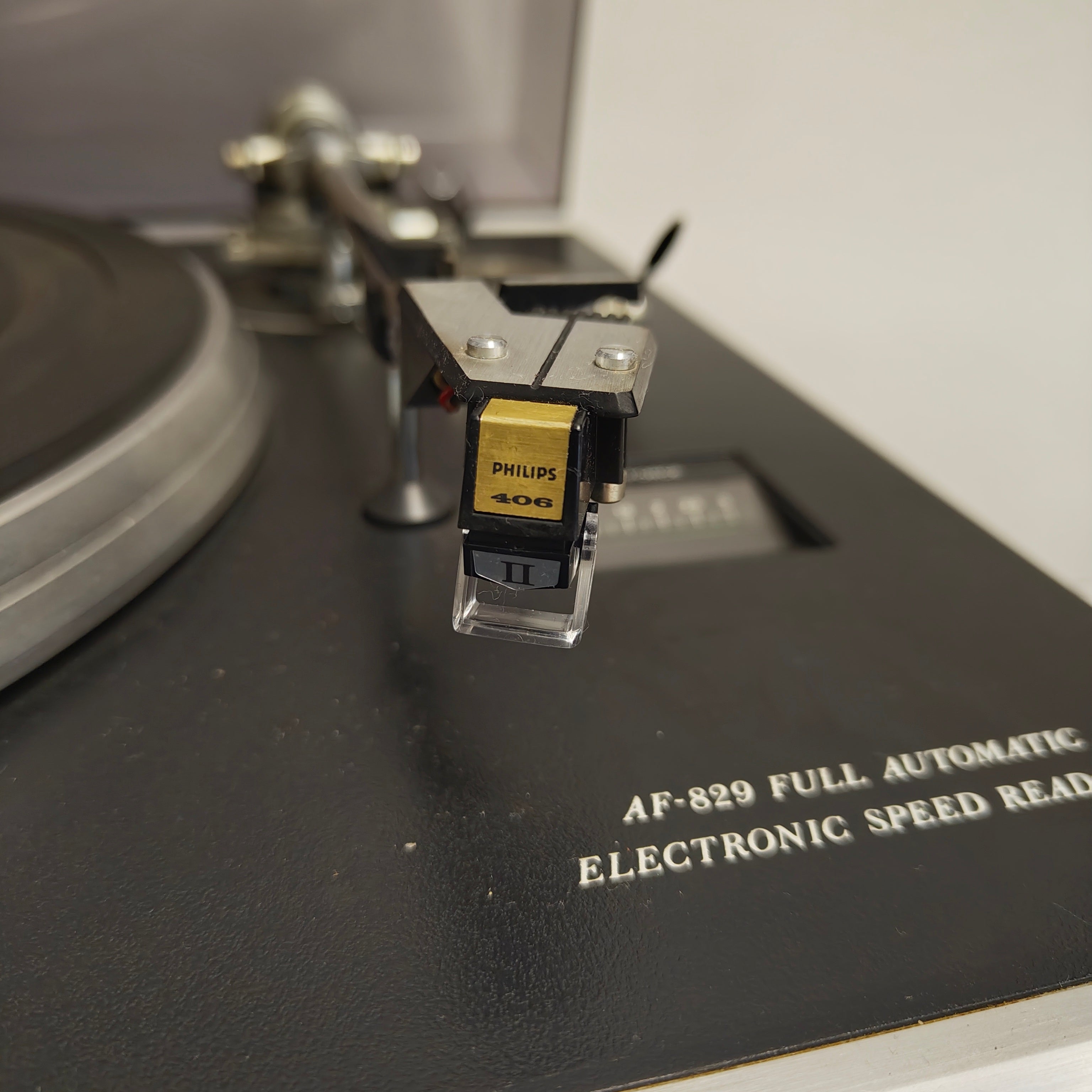 Philips AF-829 Fully Automatic Direct Drive Turntable