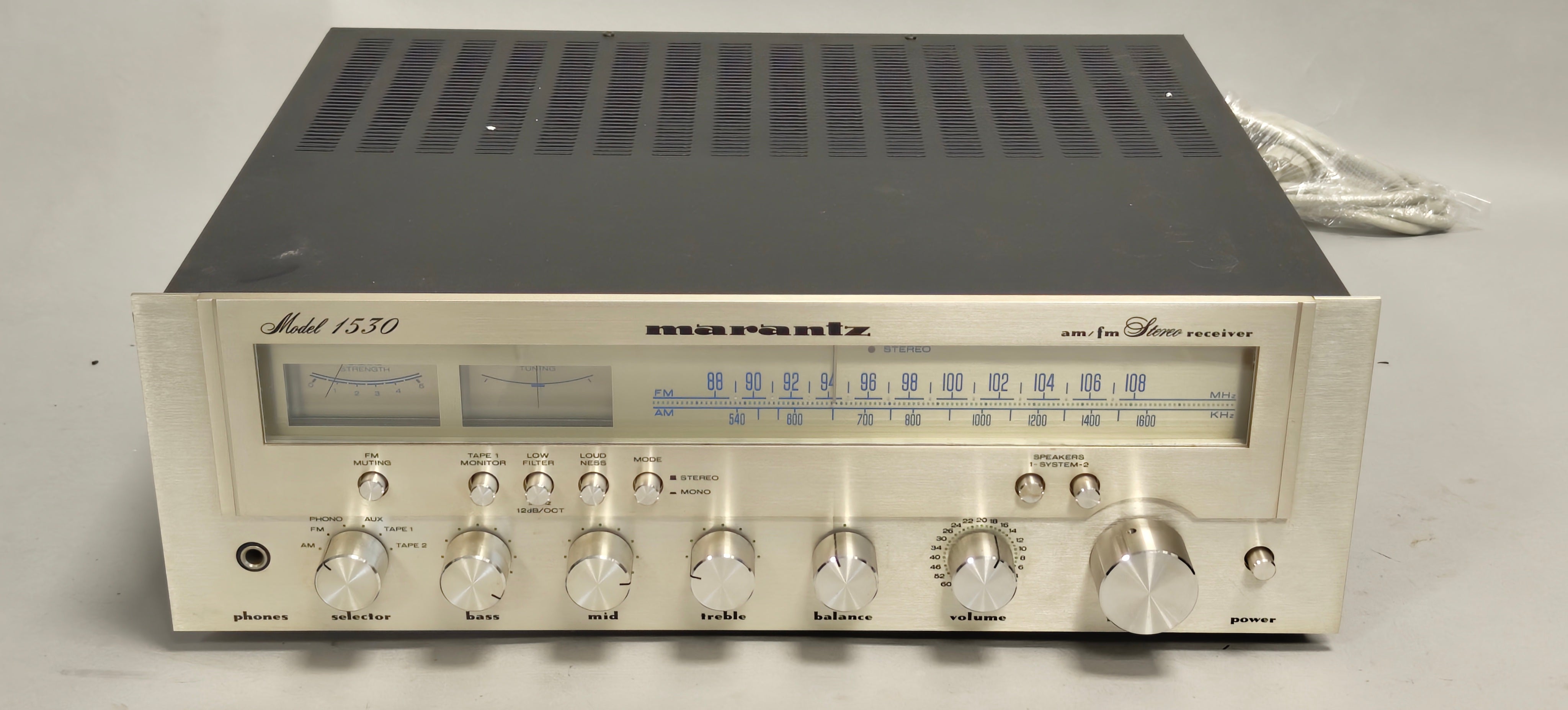 Marantz Model 1530 AM/FM Stereo Receiver - Refurbished