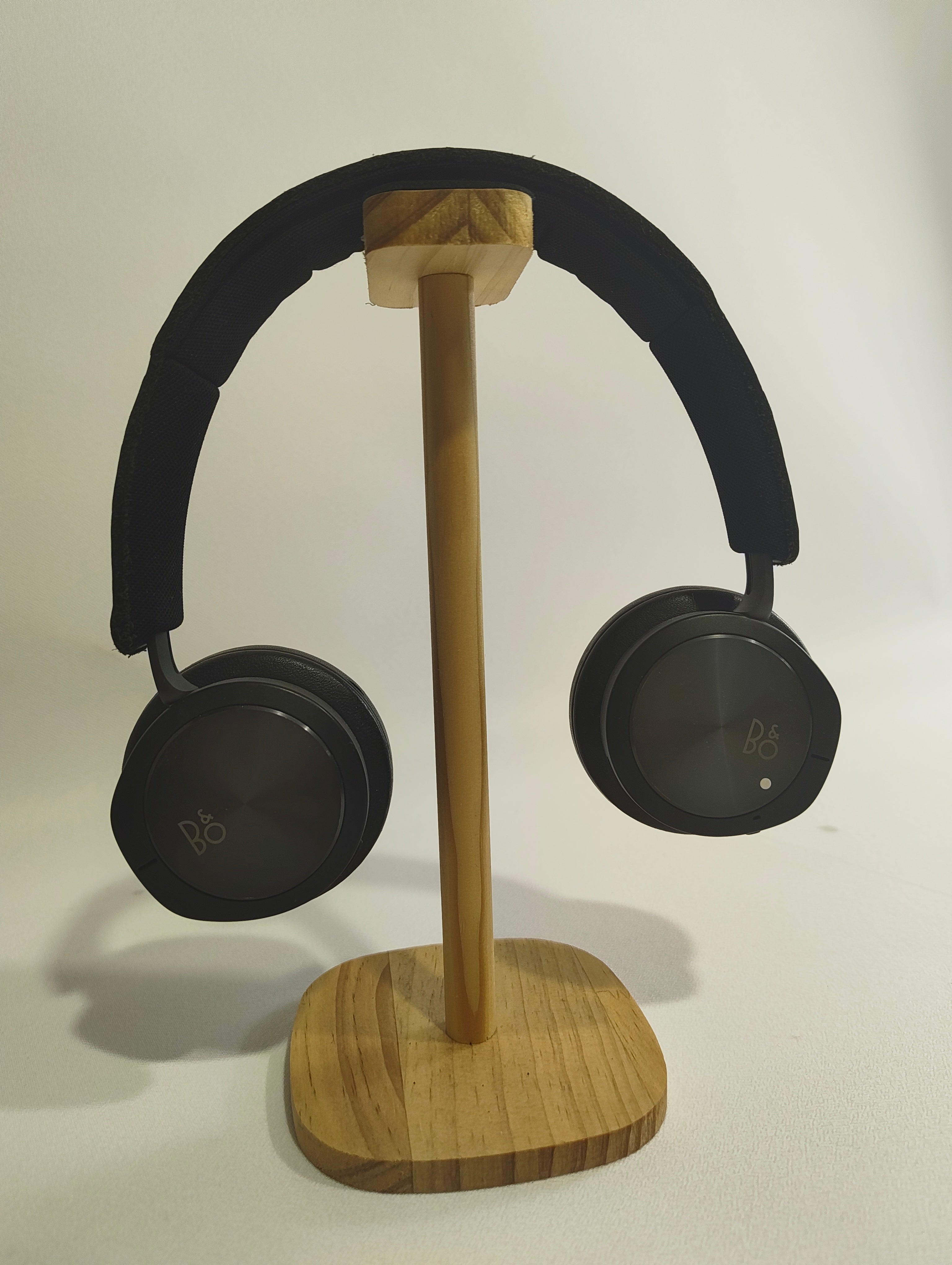 Bang & Olufsen Beoplay H8 (2nd Generation) belaidės ausinės su aktyviu triukšmo slopinimu (ANC).